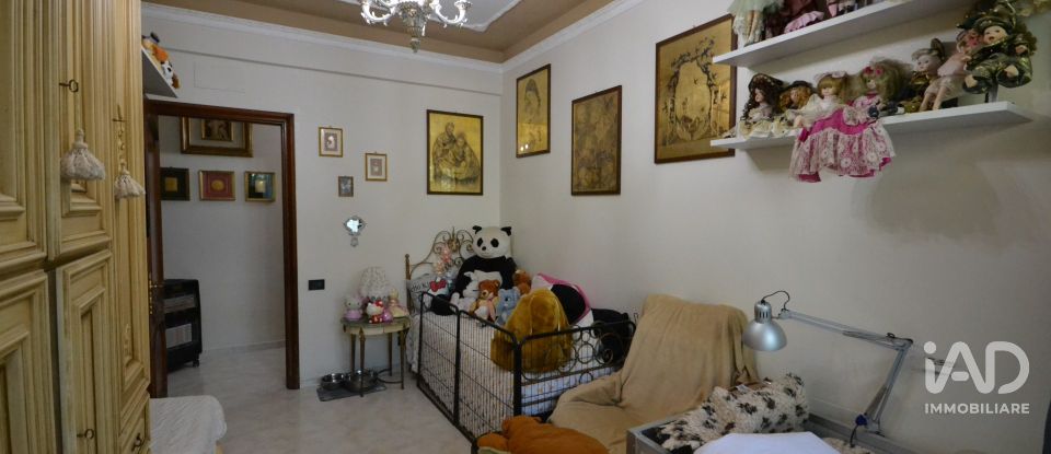 Apartment 5 rooms of 107 m² in Genova (16159)