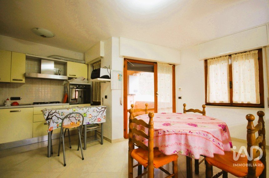 Apartment 7 rooms of 90 m² in Moconesi (16047)