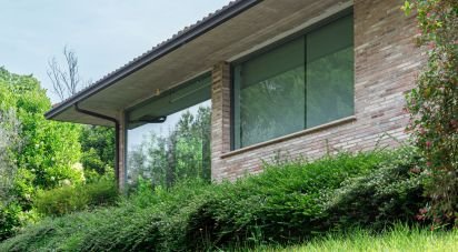 Casale 8 locali di 350 m² in Assisi (06081)