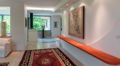 Casale 8 locali di 350 m² in Assisi (06081)