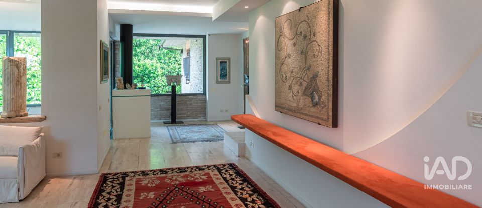 Casale 8 locali di 350 m² in Assisi (06081)