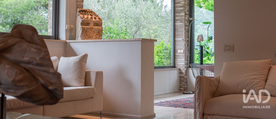 Casale 8 locali di 350 m² in Assisi (06081)