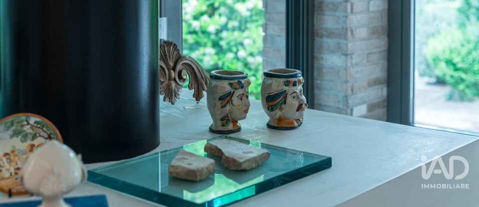 Casale 8 locali di 350 m² in Assisi (06081)