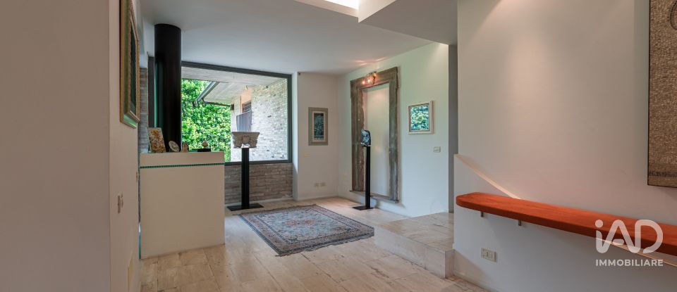 Casale 8 locali di 350 m² in Assisi (06081)