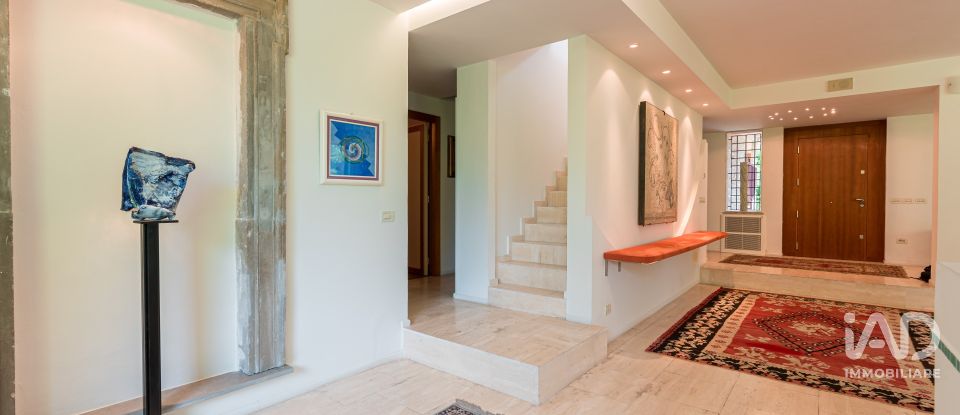 Casale 8 locali di 350 m² in Assisi (06081)