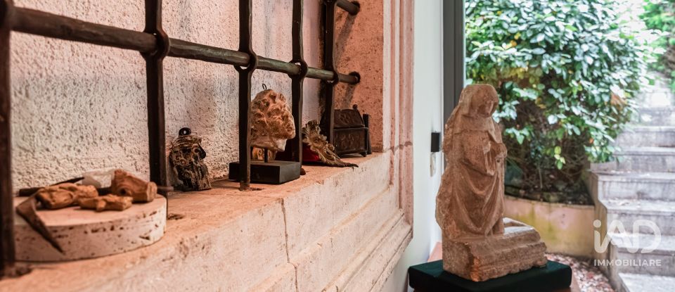 Casale 8 locali di 350 m² in Assisi (06081)