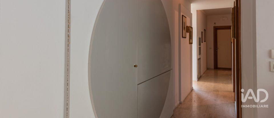 Casale 8 locali di 350 m² in Assisi (06081)