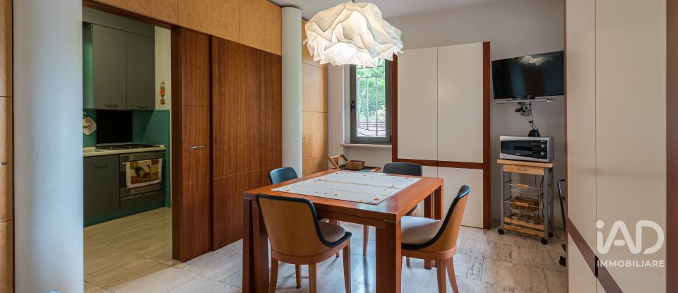 Casale 8 locali di 350 m² in Assisi (06081)