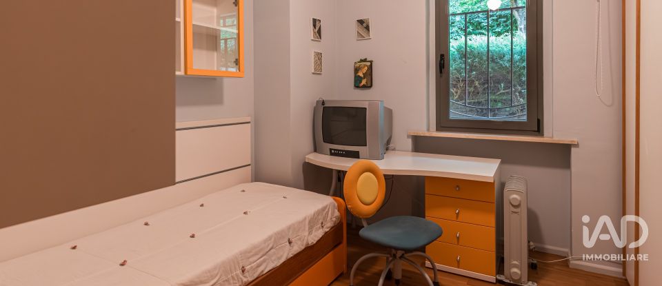 Casale 8 locali di 350 m² in Assisi (06081)