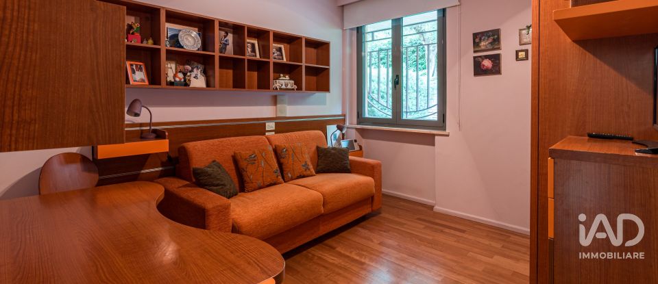 Casale 8 locali di 350 m² in Assisi (06081)