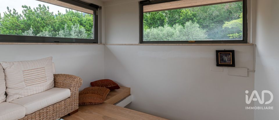 Casale 8 locali di 350 m² in Assisi (06081)