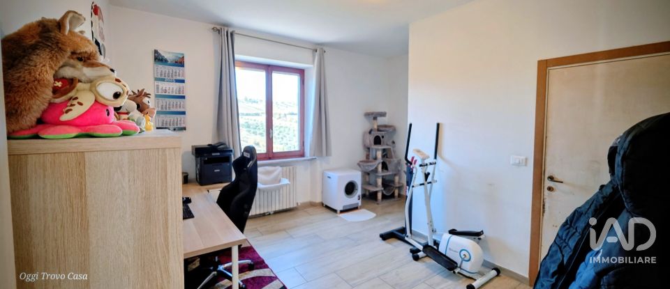 Casa indipendente / Villa 8 locali di 149 m² in Castel di Lama (63082)