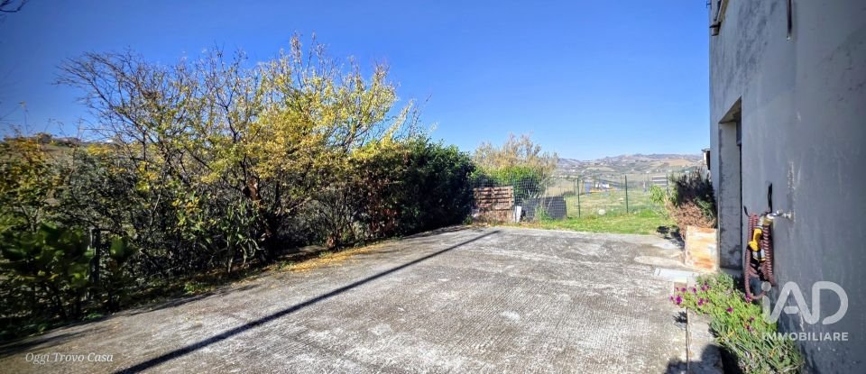 Casa indipendente / Villa 8 locali di 149 m² in Castel di Lama (63082)