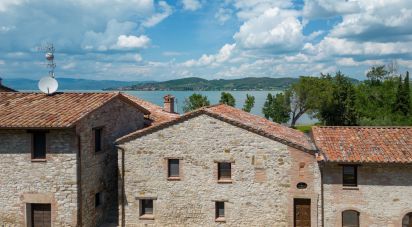 Casale 13 locali di 900 m² in Perugia (06132)