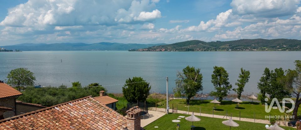 Casale 13 locali di 900 m² in Perugia (06132)