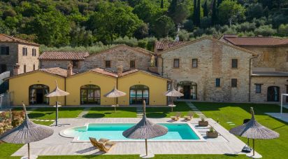 Casale 13 locali di 900 m² in Perugia (06132)