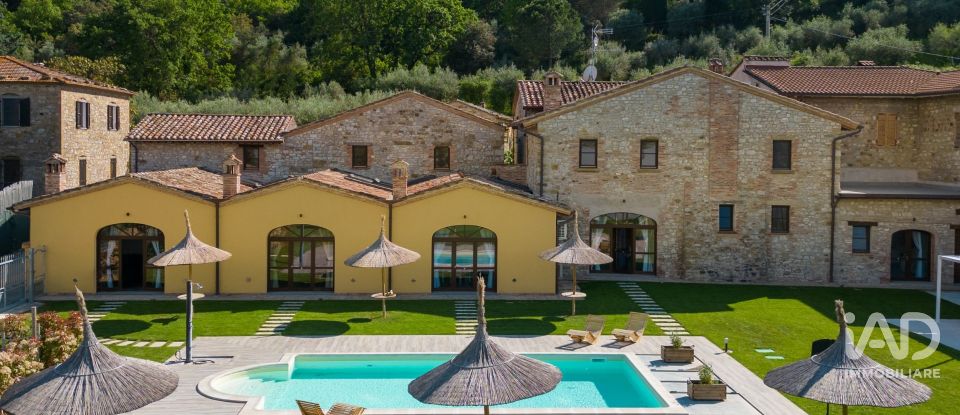 Casale 13 locali di 900 m² in Perugia (06132)