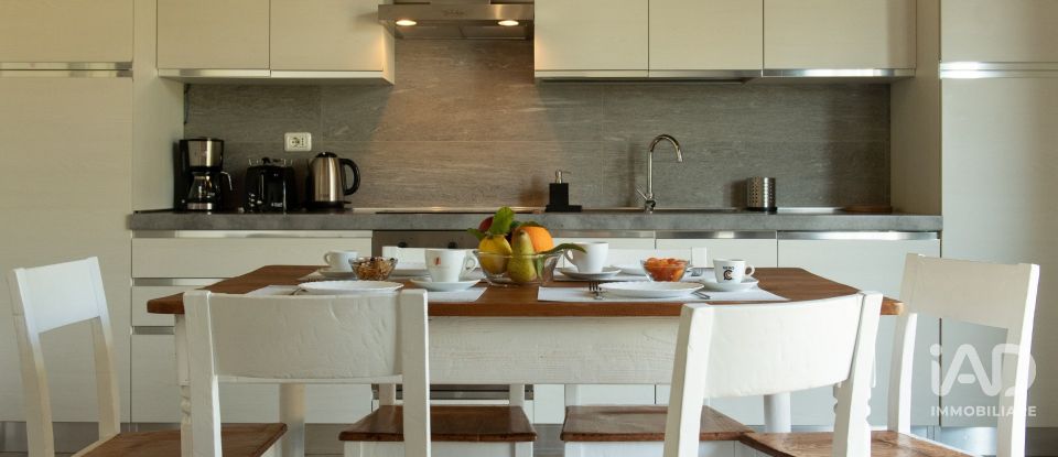 Casale 13 locali di 900 m² in Perugia (06132)