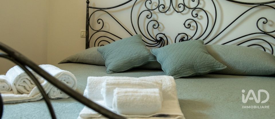 Casale 13 locali di 900 m² in Perugia (06132)