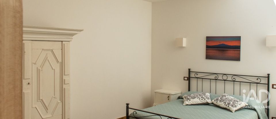 Casale 13 locali di 900 m² in Perugia (06132)