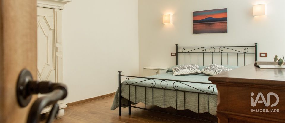 Casale 13 locali di 900 m² in Perugia (06132)