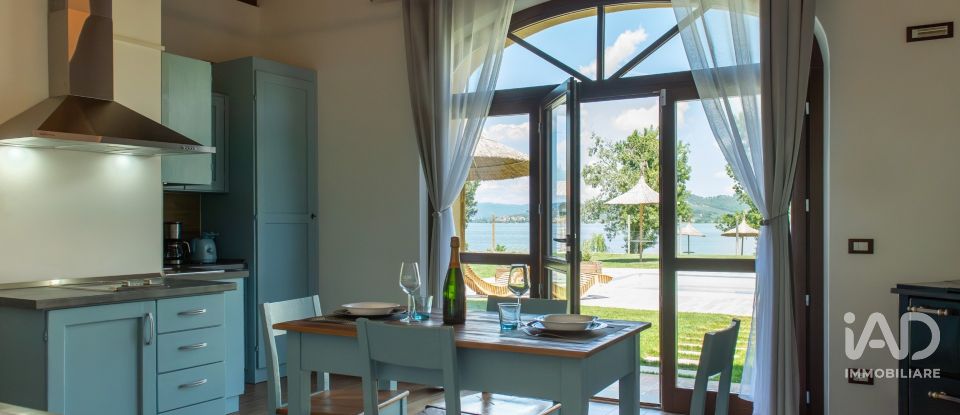 Casale 13 locali di 900 m² in Perugia (06132)