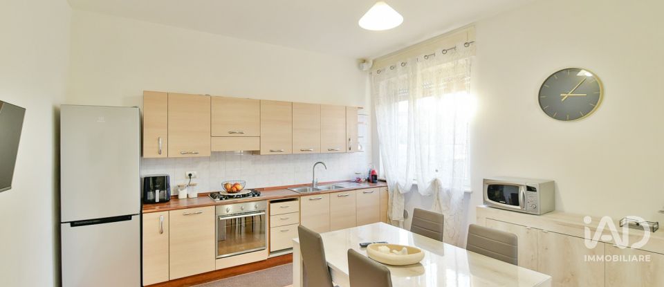 House 4 rooms of 180 m² in Cantù (22063)