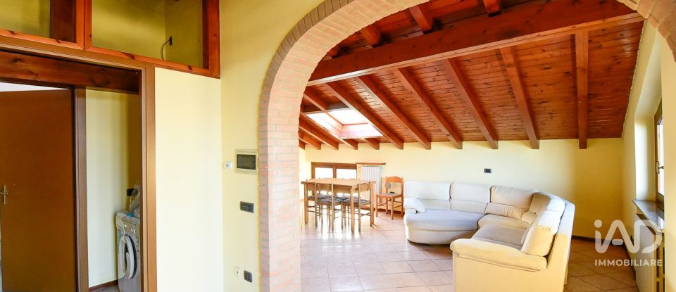 House 4 rooms of 180 m² in Cantù (22063)
