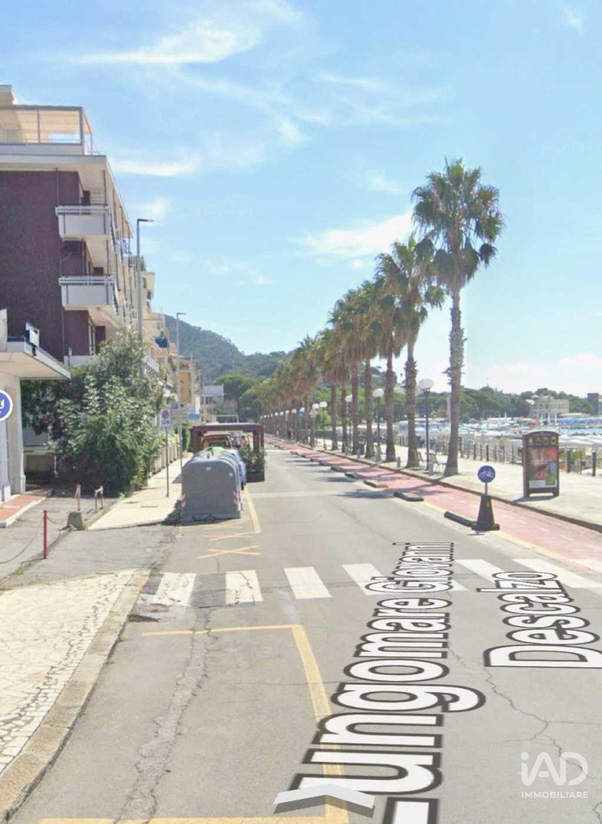 Negozio / locale commerciale di 55 m² in Sestri Levante (16039)
