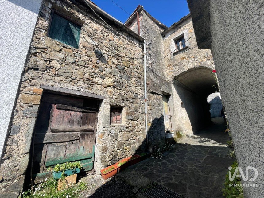 Casa indipendente / Villa 3 locali di 150 m² in Maissana (19010)