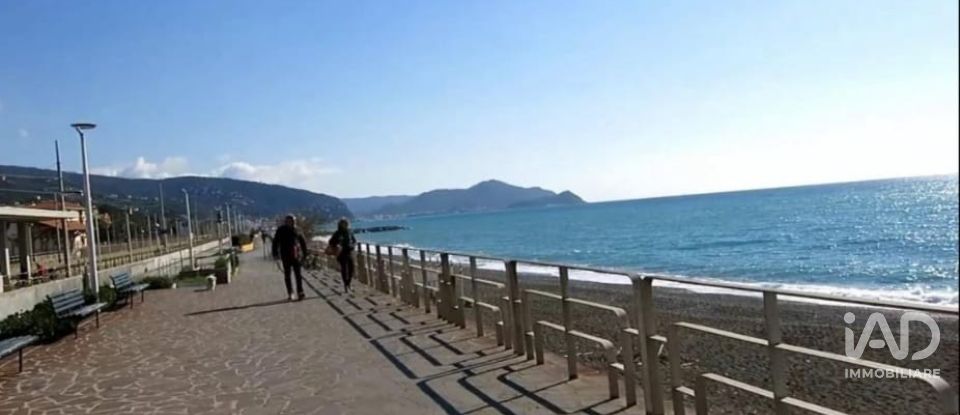 Shop / premises commercial of 55 m² in Lavagna (16033)