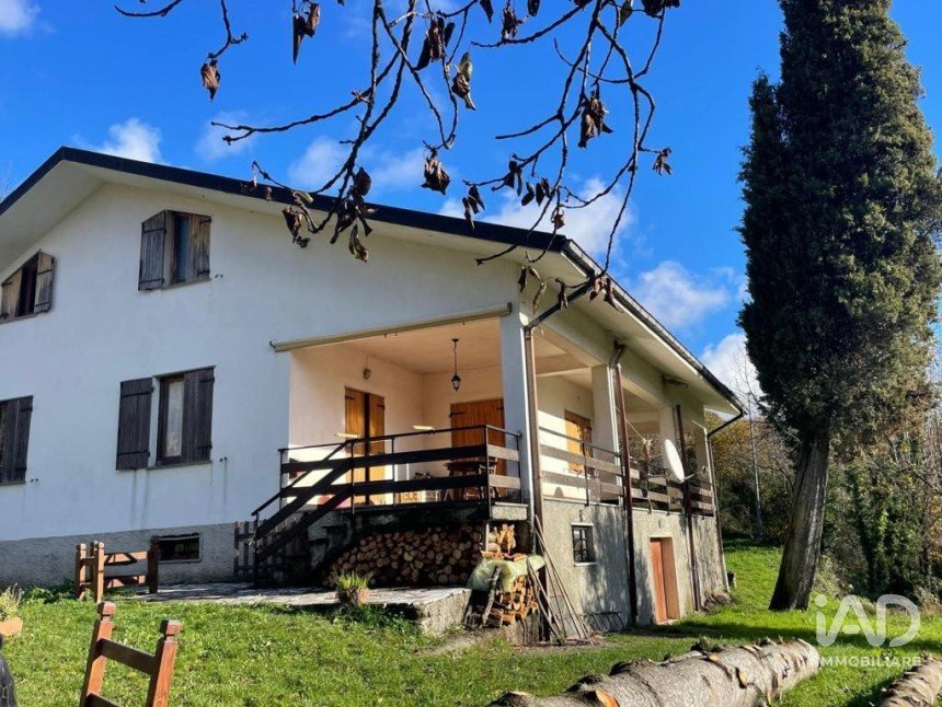 Loft 5 rooms of 109 m² in Varese Ligure (19028)