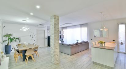 Casa indipendente / Villa 4 locali di 173 m² in Meda (20821)