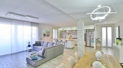 Casa indipendente / Villa 4 locali di 173 m² in Meda (20821)