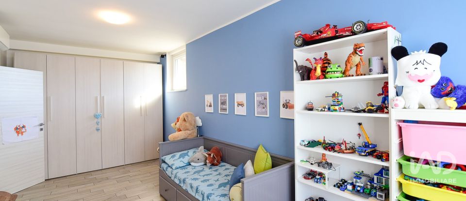 House 4 rooms of 173 m² in Meda (20821)