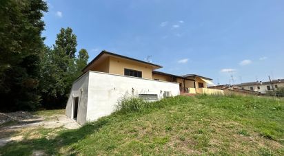 House 4 rooms of 220 m² in Finale Emilia (41035)