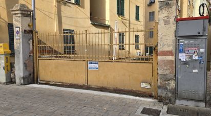 Shop / premises commercial of 1,300 m² in Genova (16152)