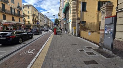 Shop / premises commercial of 1,300 m² in Genova (16152)