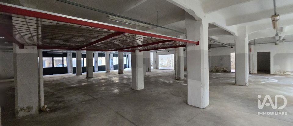 Shop / premises commercial of 1,300 m² in Genova (16152)