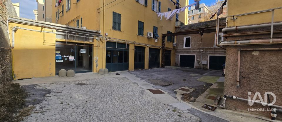 Shop / premises commercial of 1,300 m² in Genova (16152)