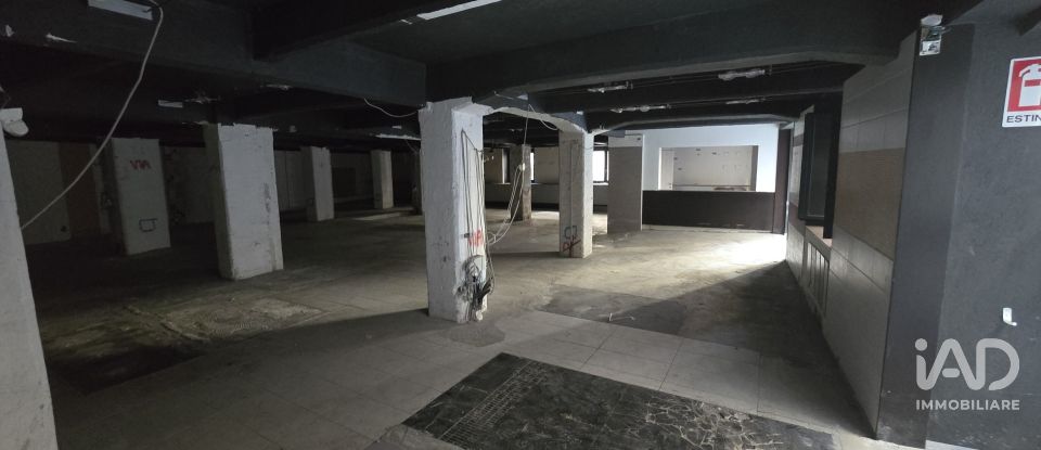 Shop / premises commercial of 1,300 m² in Genova (16152)