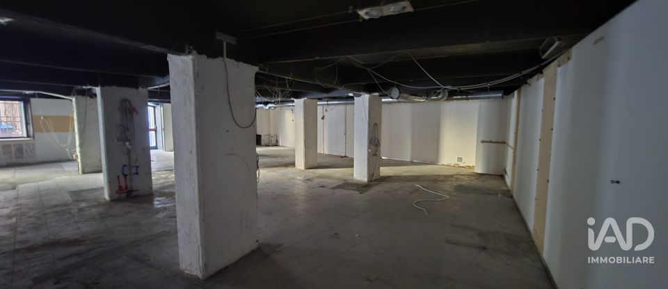 Shop / premises commercial of 1,300 m² in Genova (16152)