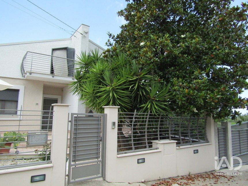 Farm 9 rooms of 308 m² in Lanciano (66034)