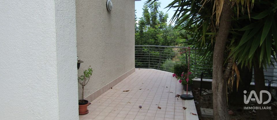 Farm 9 rooms of 308 m² in Lanciano (66034)