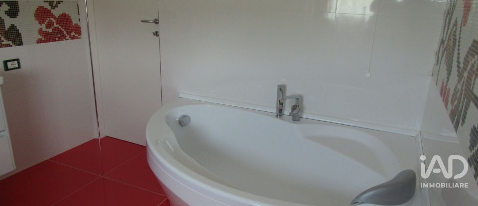 Farm 9 rooms of 308 m² in Lanciano (66034)