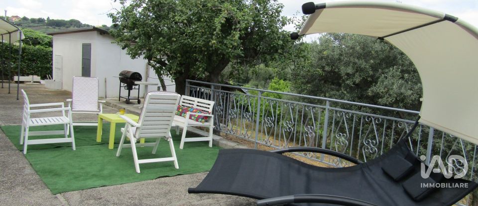 Farm 9 rooms of 308 m² in Lanciano (66034)