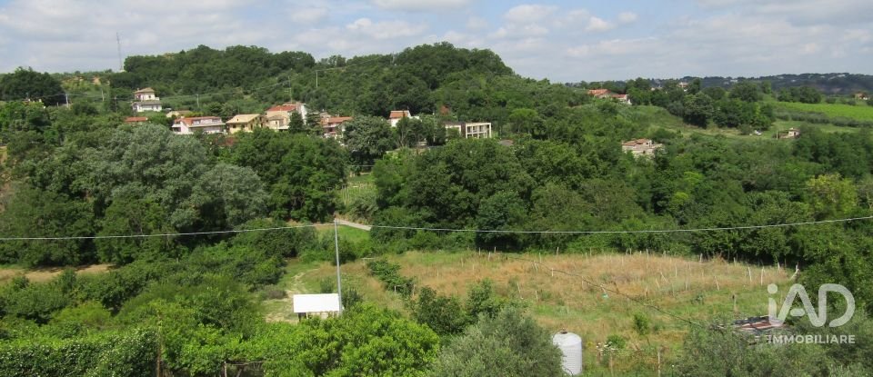 Farm 9 rooms of 308 m² in Lanciano (66034)