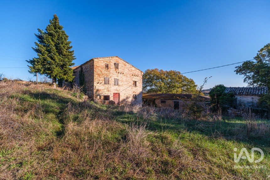 Casa indipendente 10 locali di 232 m² in Petriolo (62014)