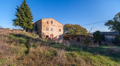 Townhouse 10 rooms of 232 m² in Petriolo (62014)