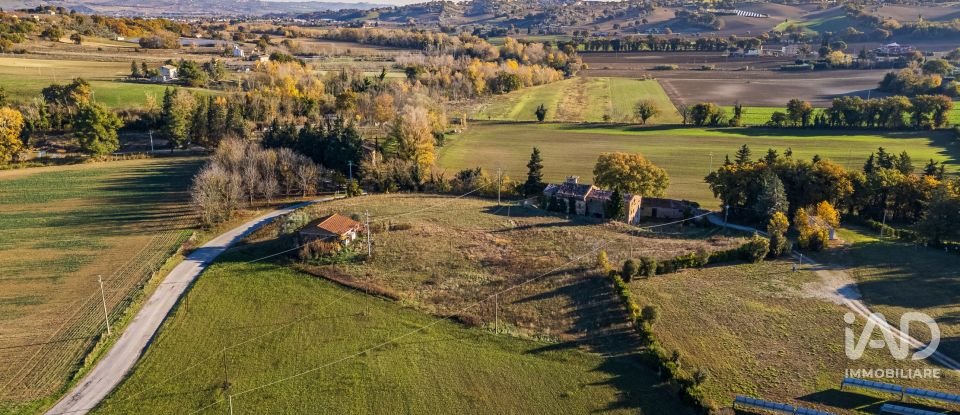 Casa indipendente 10 locali di 232 m² in Petriolo (62014)